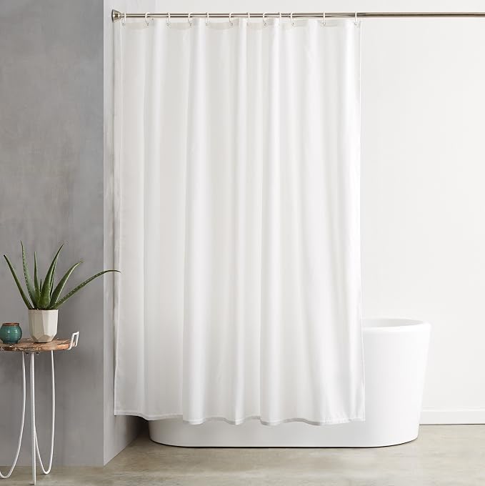 Amazon Basics Cortina de Ducha de Tela Resistente al Agua y al Moho, con Ojales y Ganchos, Lavable a máquina, 180 x 200 cm, Color Blanco