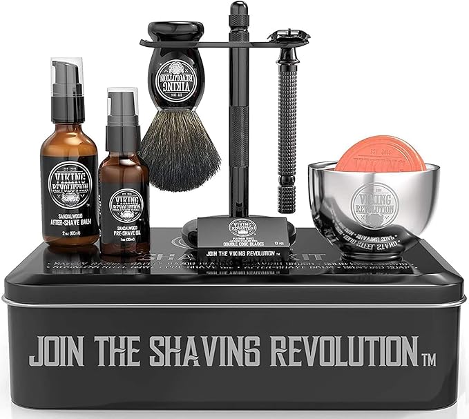 Viking Revolution - Kit de Afeitado de Lujo - Regalo Hombre - Incluye Maquinilla, Soporte, Tazón, Bálsamo, Aceite Pre-Afeitado y Brocha de Tejón - Perfecto Set de Afeitado